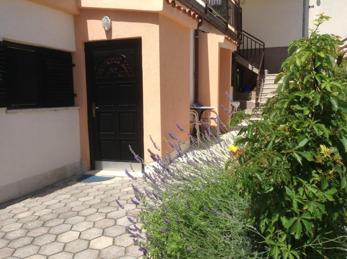 Guesthouse Aotearoa Premantura Exterior photo
